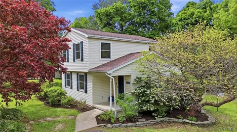 3330 E Pleasant Dr, Hamburg, NY 14075