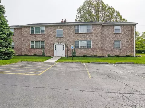 72 A Old Lyme Dr #1, Amherst, NY 14221
