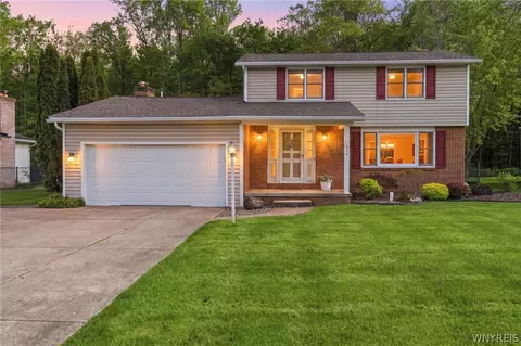 274 Fareway Ln, Grand Island, NY 14072