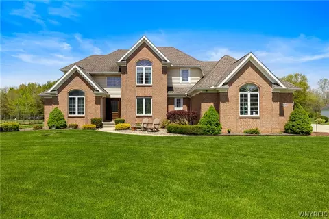 5600 William St, Lancaster, NY 14086