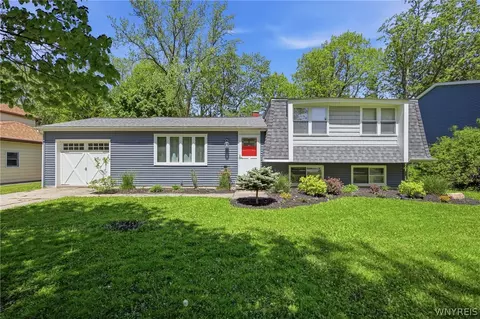 129 Lyrae Dr, Getzville, NY 14068
