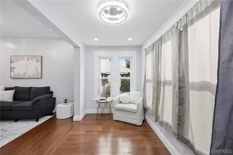 Entry Way - 53 Roslyn St, Buffalo, NY 14211 photo 2 of 5