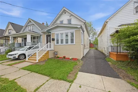 53 Roslyn St, Buffalo, NY 14211