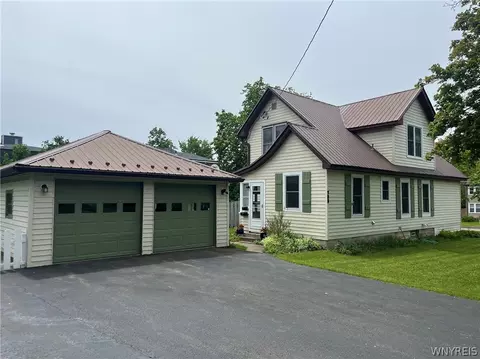 733 Oakwood Ave, Aurora, NY 14052