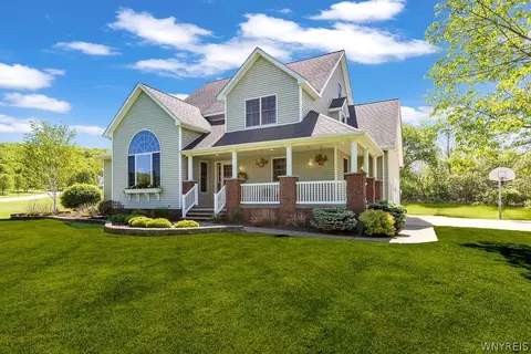 8965 Hickory Meadows Rd, Boston, NY 14025
