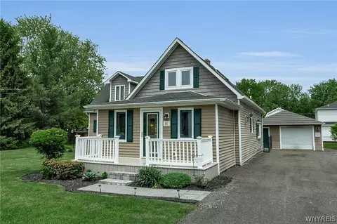 21 Middlesex Rd, Orchard Park, NY 14127