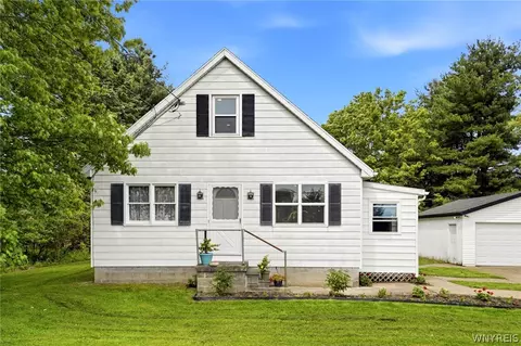 910 Girdle Rd, East Aurora, NY 14052