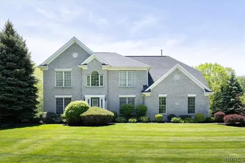 32 Forrester Ct, Amherst, NY 14228