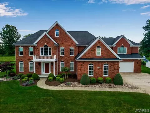 105 Promenade Ln, Amherst, NY 14221