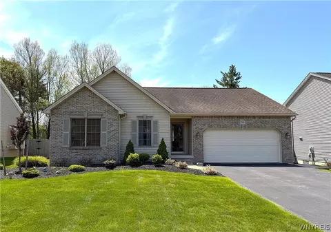 1366 Evergreen Dr, Lake View, NY 14085