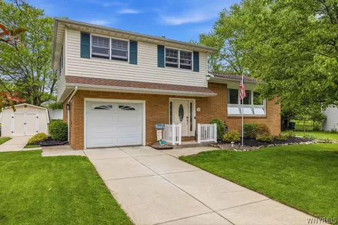 16 Preble Ct, West Seneca, NY 14224