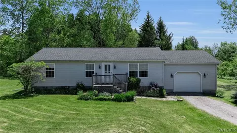 2995 Valley View Ln, Sheldon, NY 14145
