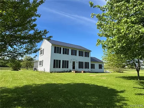 8474 Seaman Rd, Hartland, NY 14067
