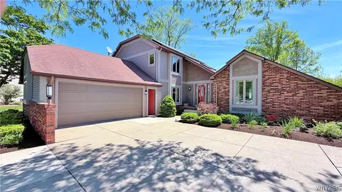 768 Michelle Ct, Lewiston, NY 14092