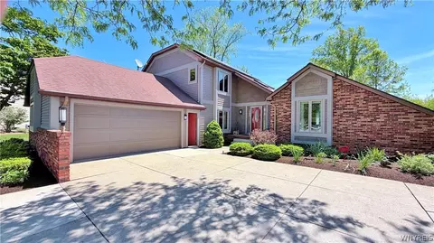 768 Michelle Ct, Lewiston, NY 14092