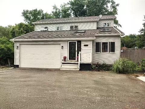 88 North Ln, Evans, NY 14006