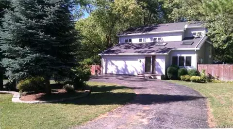 88 North Ln, Evans, NY 14006