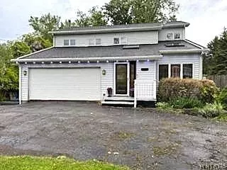 88 North Ln, Evans, NY 14006
