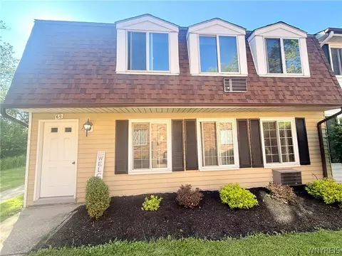 60 Wellington Ct #A, Amherst, NY 14221