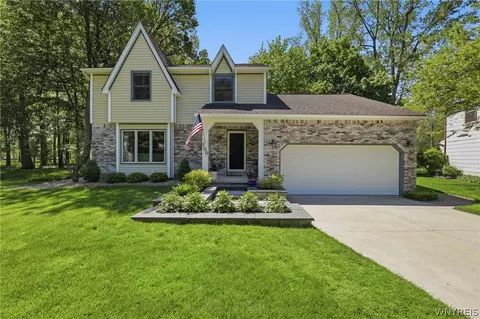 100 Bramhill Ct, East Amherst, NY 14051