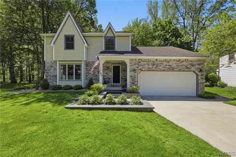 100 Bramhill Ct, East Amherst, NY 14051