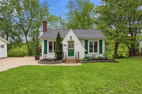 2139 Hemlock Rd, Eden, NY 14057