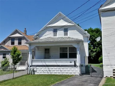 18 Marion St, Buffalo, NY 14207