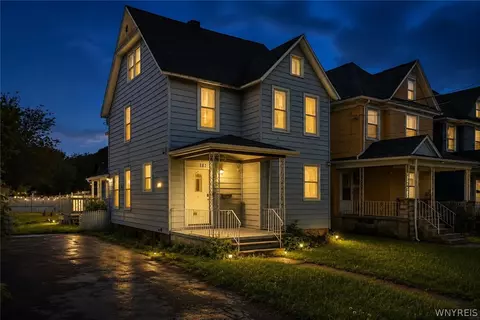 1817 Ontario Ave, Niagara Falls, NY 14305