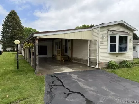 13 Lorraine Pl, West Seneca, NY 14224
