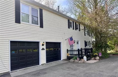 17 Prospect St, Hanover, NY 14062