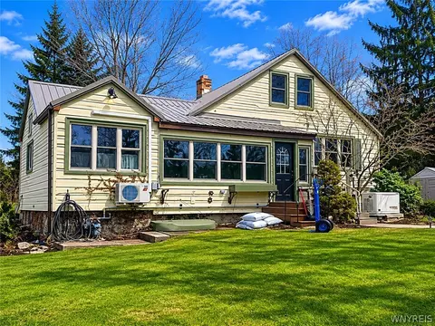 1593 S Creek Rd, Evans, NY 14047