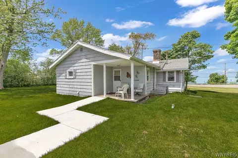 4449 Lakeshore Rd, Hamburg, NY 14075