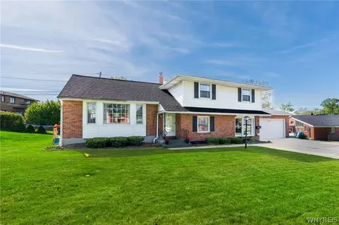 20 Evanshire Ln, Amherst, NY 14221