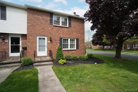 57 Wimbledon Ln, West Seneca, NY 14224