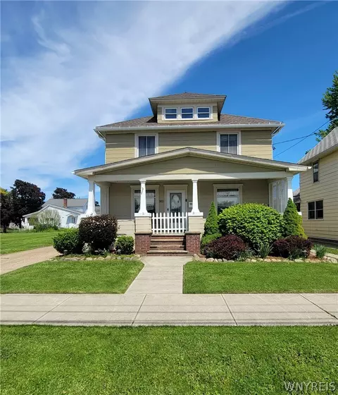 322 Lake Shore Dr E, Dunkirk, NY 14048