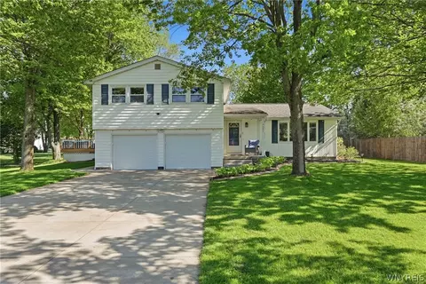 9646 Keller Rd, Clarence Center, NY 14032
