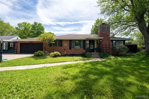 6700 Taylor Rd, Hamburg, NY 14075