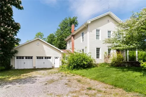 9318 Creek Rd, Batavia, NY 14020