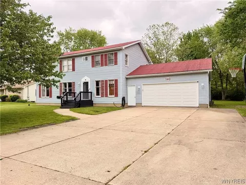120 Sunset Dr, Hamburg, NY 14075