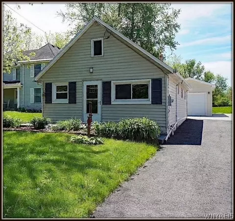 48 Skyline Dr, Newstead, NY 14001