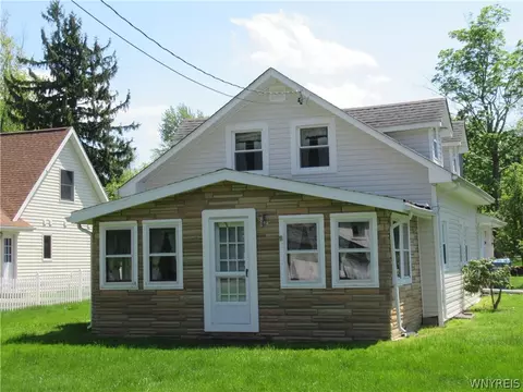 401 Lakeside Rd, Evans, NY 14006