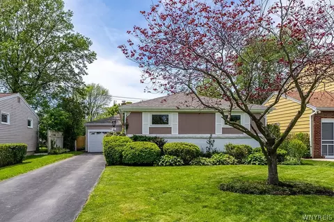21 Costin Rd, Amherst, NY 14226
