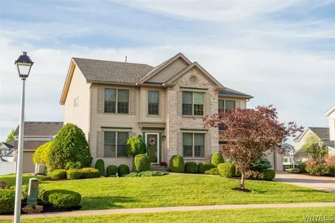 2322 Hobblebush Ln, Lake View, NY 14085