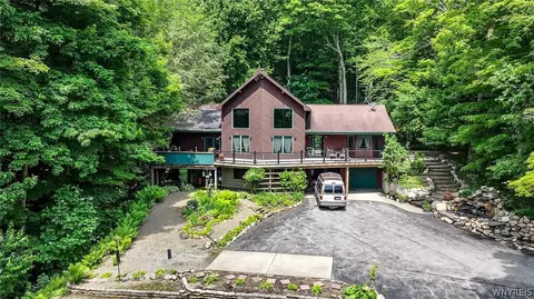 115 Behm Rd, Aurora, NY 14170