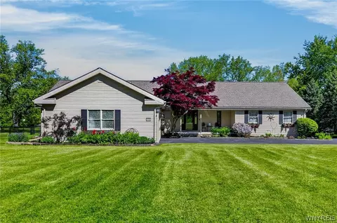 4119 Beach Ridge Rd, Pendleton, NY 14120