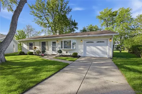 92 Ridgedale Cir, Tonawanda, NY 14150