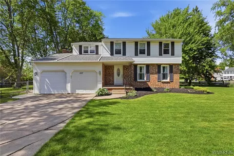 227 North Ln, Grand Island, NY 14072