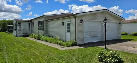 56 Belmont Dr, Newstead, NY 14001