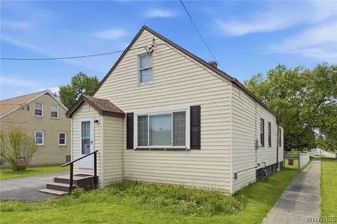 80 Helen St, Cheektowaga, NY 14206