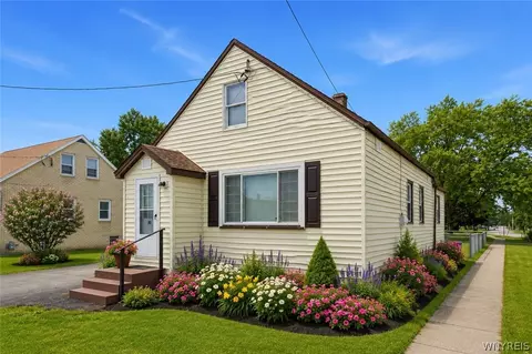 80 Helen St, Cheektowaga, NY 14206